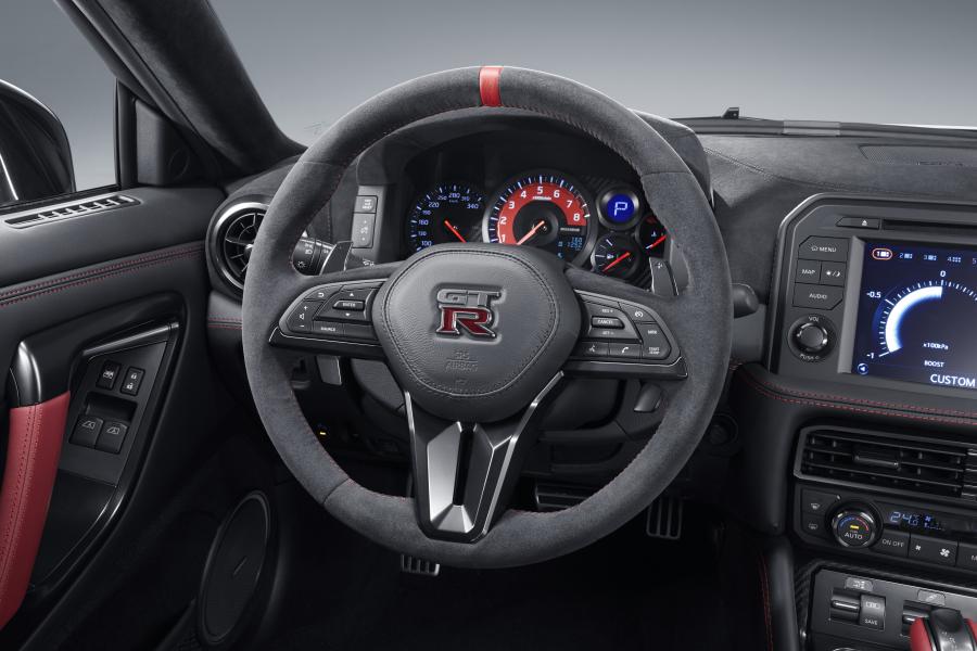 Панель приборов Nissan GT-R Nismo (R35) 2019 года  (WW) (фото 6 из 81)